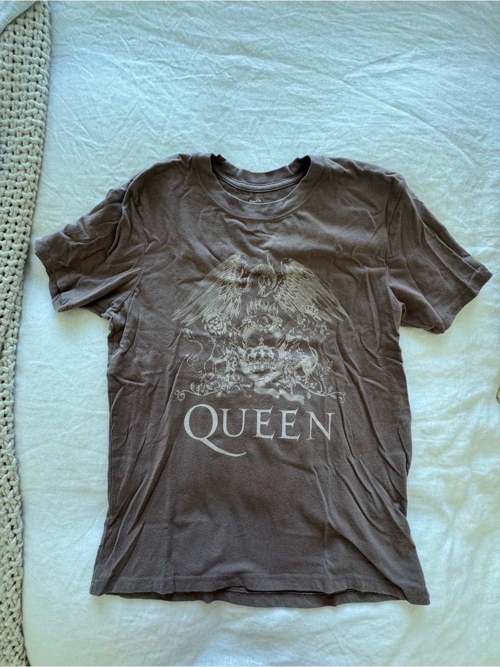 Abercrombie & Fitch Brown Queen Graphic Short Sleeve Tee